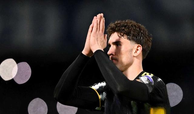 关于里昂训练开放日；赛前主帅复盘引欢呼；NBA总决赛在即；轮换策略成焦点的信息