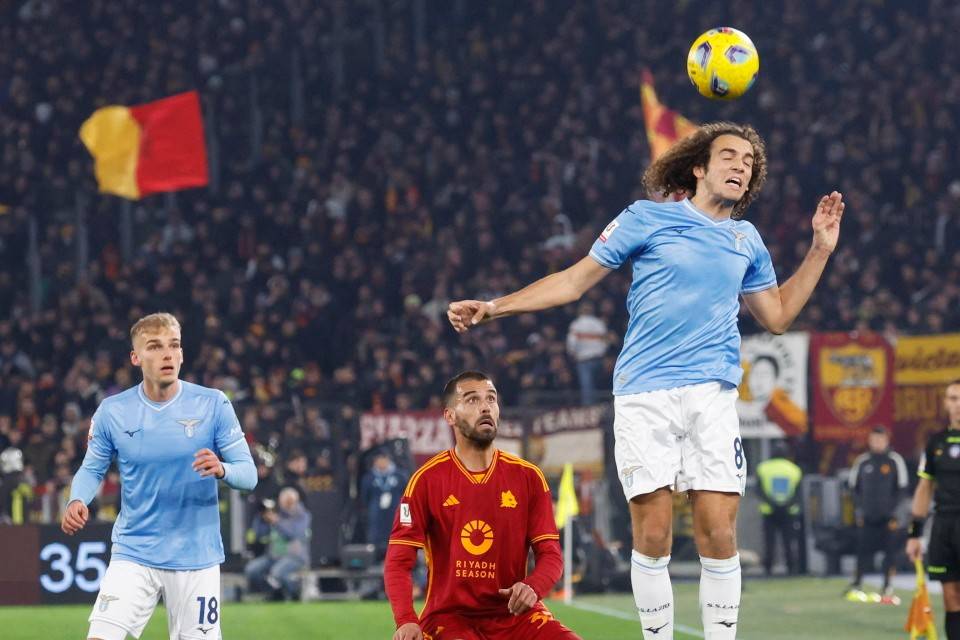 清晨体能课后,阿贾克斯再遭质疑备战欧联,引发热议,资深球员宣示担当的简单介绍 清晨体能课后,阿贾克斯再遭质疑备战欧联,引发热议,资深球员宣示担当的简单介绍