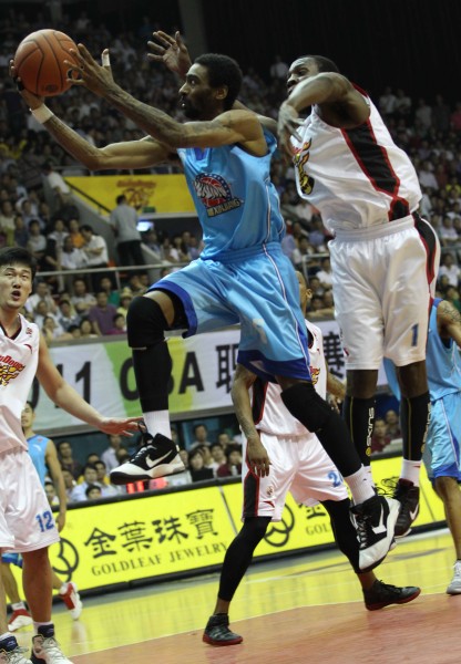 新疆广汇发布备战花絮，冲刺阶段扳平良机，欧联任务艰巨，年轻球员得到机会(新疆军区15个边防团)